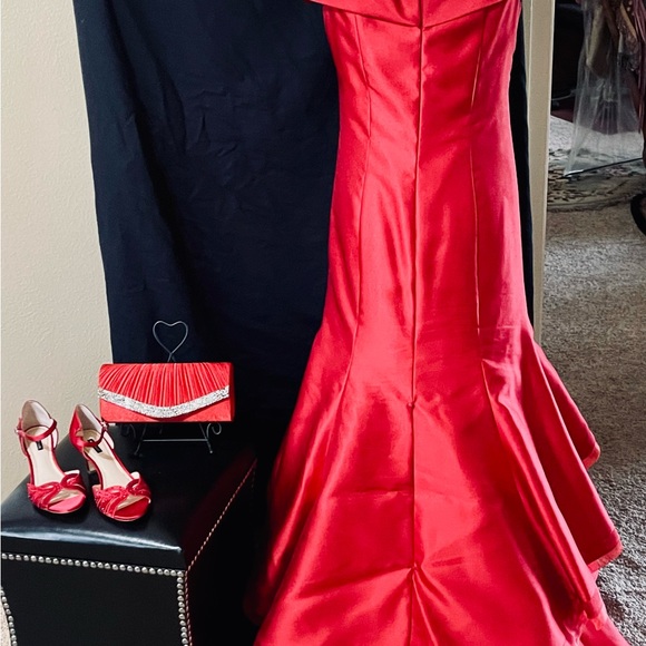 Elegant Prom Red Evening Dress - Picture 2 of 5